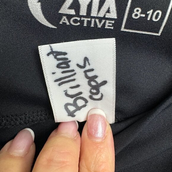 EUC - Black Brilliant Capris - Size 8-10 - Picture 7 of 9